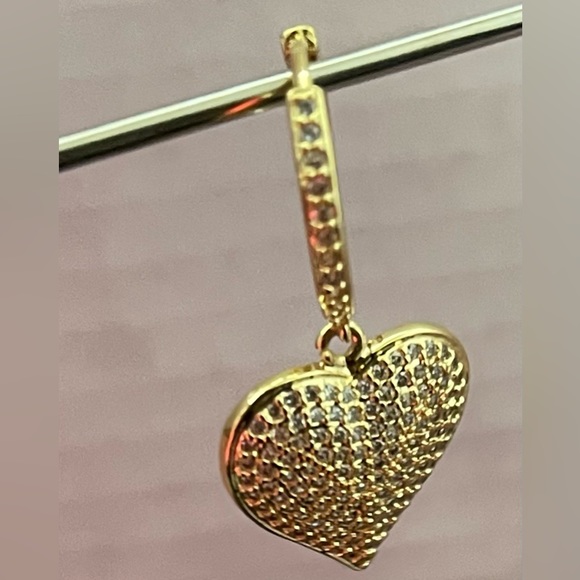 FASHION JEWELRY WOMEN'S EARRINGS DANGLING HEART COVERED IN ZIRCONIA GOLD COLOR - Picture 3 of 9
